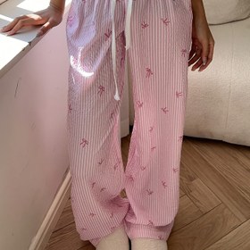 Resim Kadınlar İçin Zarif Fırfır Detaylı Düşük Bel Düz Paça Pantolon, Pembe ve Beyaz Çizgili Kelebek Desenli, Konforlu Polyester Kumaş İlkbahar/Yaz/Sonbahar Günlük Giysi | Fırfır Desenli Pantolon | Parlak Dokulu 