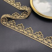 Resim Gül Altın Çiçek Nakışlı Dantel Süsleme - Elbiseler, Çantalar ve El İşi Projeleri için Detaylı Oyma Tasarım, Polyester Malzeme, Şık Ev Dekor Aksesuarı, Zarif Stil, Dayanıklı İşlemeli 
