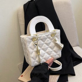 Resim Kadınlar için şık yastıklı el çantası, ayarlanabilir askılı, düz renkli, fermuarlı kapanışlı, polyester astarlı - Moda beyaz el çantası ile altın tonlu donanım ve zincir detayı, el çantası | Yastıklı tasarım | Altın tonlu donanım 