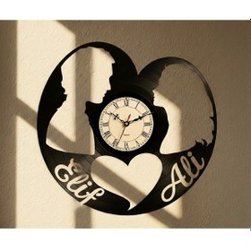 Resim Sevgililer Günü Hediyesi Kişiye Özel İsimli Aşık Çiftler Plak Duvar Saati Siyah 