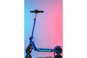 Resim ModaOnn Mini Bonito Çocuk Katlanabilir, LED Işıklı, Amortisörlü Elektrikli Scooter – Ayarlanabilir Direksiyonlu!”(Dizlik ve Dirseklik Hediyedir) 