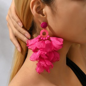 Resim Hot Pink Exaggerated Fabric Flower Petal Decor Dangle Earrings Elegant Bohemian Style Vacation Stage Female Ornaments 