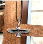 Resim Oniks ve Markazit Taşlı Orta Boy Unisex Ahura Mazda Gümüş Kolye 