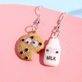 Resim 1 Çift Zihinsel Karikatür Süt Şişesi ve Kurabiye Dangle Küpeler - Asimetrik Reçine ve Demir Tasarımı, Oyuncağa Benzer Süt Şişesi ve Kurabiye Şansları, Hafif Dayanıklı Kadınlar için Takı, Rahat Giyim ve Tatil Aksesuarları, Zihinsel Hediye Fikri, Tatil Aksesuarları, Zihinsel Tasarım, Dayanıklı Küpeler, Zihinsel Aksesuarlar, Zihinsel Stil, Zihinsel Tasarım, Zihinsel Aşıklar 