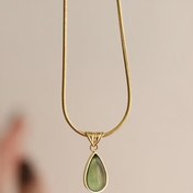 Resim Şık Fransız Tarzı Yeşil Yapay Yeşim Gözyaşı Kolye Kadınlar İçin - Hafif ve Dayanıklı Paslanmaz Çelik Zincir, Günlük Kullanım ve Çeşitli Etkinlikler İçin Mükemmel, Randevular ve Özel Günler İçin İdeal Hediye, Okyanus Esintili Takı, Moda Modern Görünüm, Randevu Gecesi Aksesuarı, Yüksek Kaliteli 