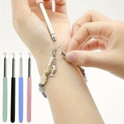 Resim 1 Adet Paslanmaz Çelik Takı Yardımcısı - Ergonomik Saplı Taşınabilir Bileklik Sabitleyici & Çok Renkli Seçenekleri ile Kolay Kolye ve Bilezik Bağlama, Takı Tutkunları için İş Gücü Tasarrufu Sağlayan Aksesuar, Toka Tasarım Yardımçısı, Dayanıklı Yapı 