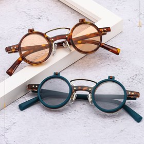 Resim Kadınlar ve Erkekler için Benzersiz Dekoratif Stil ile Trendy Vintage Flip Gözlükler. 