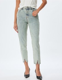 Resim Koton Mom Fit Kot Pantolon Standart Bel Yırtmaç Detaylı Düğmeli Cepli Pamuklu - Mom Fit Jeans Bleach 5wal40060md Açık Mavi 