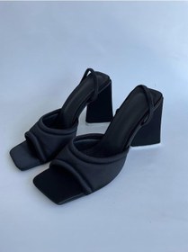 Resim Kalın Üçgen Topuklu Siyah Kadın Ayakkabı 40 Numara Renksiz 